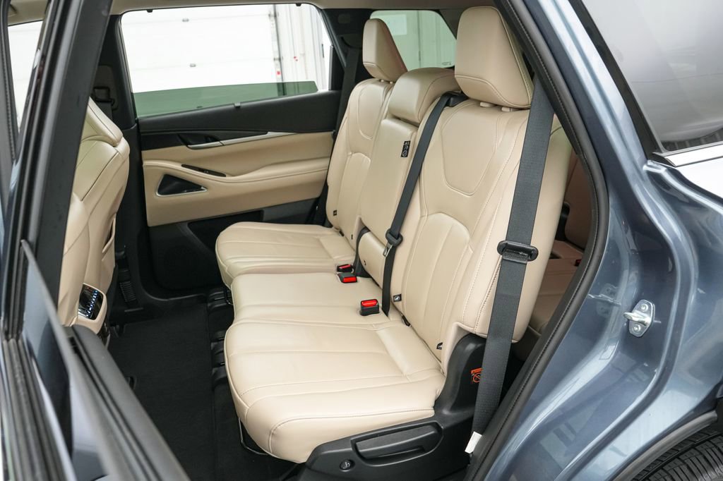 Used 2023 INFINITI QX60 Sensory w/ Vision Package AWD/4WD image 15