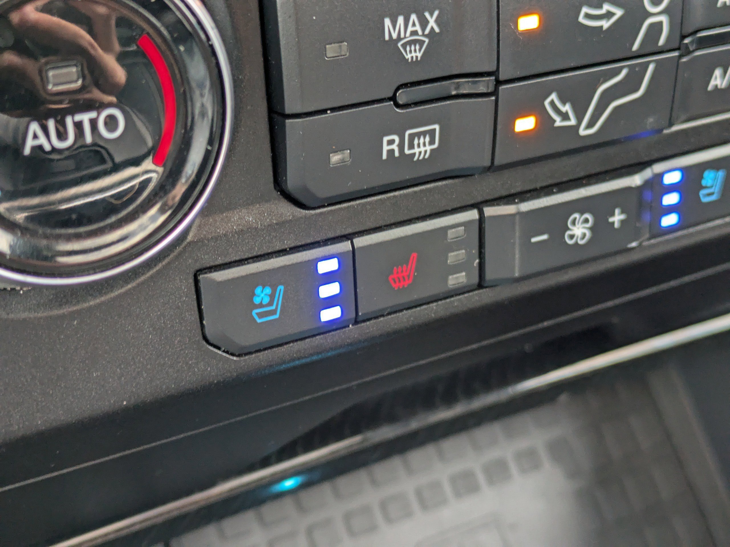 Certified 2021 Ford F250 Platinum w/ FX4 Off-Road Package image 27