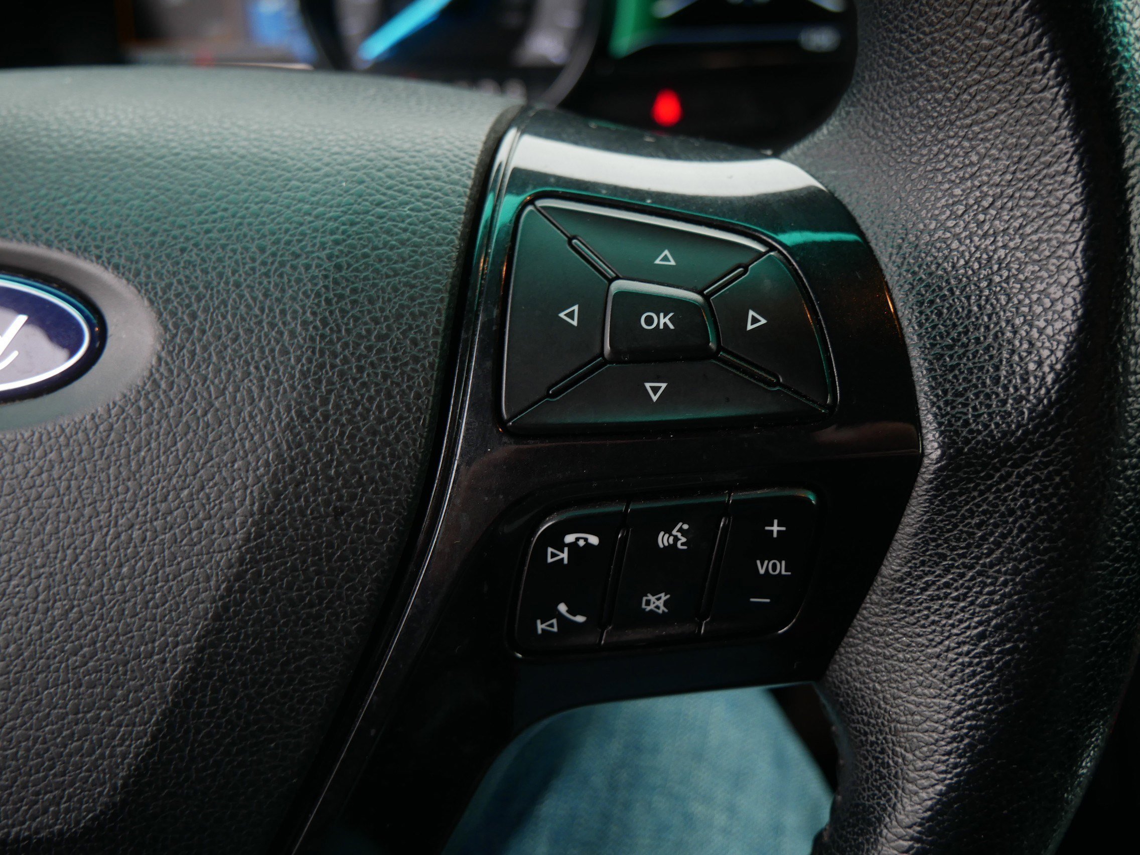 Certified 2017 Ford Explorer XLT w/ Equipment Group 202A image 29