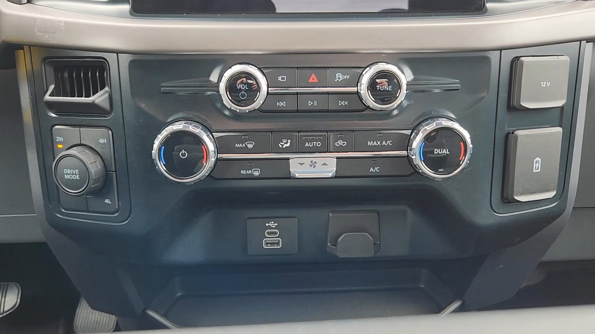 Certified 2025 Ford F150 XLT w/ Equipment Group 301A Standard image 15