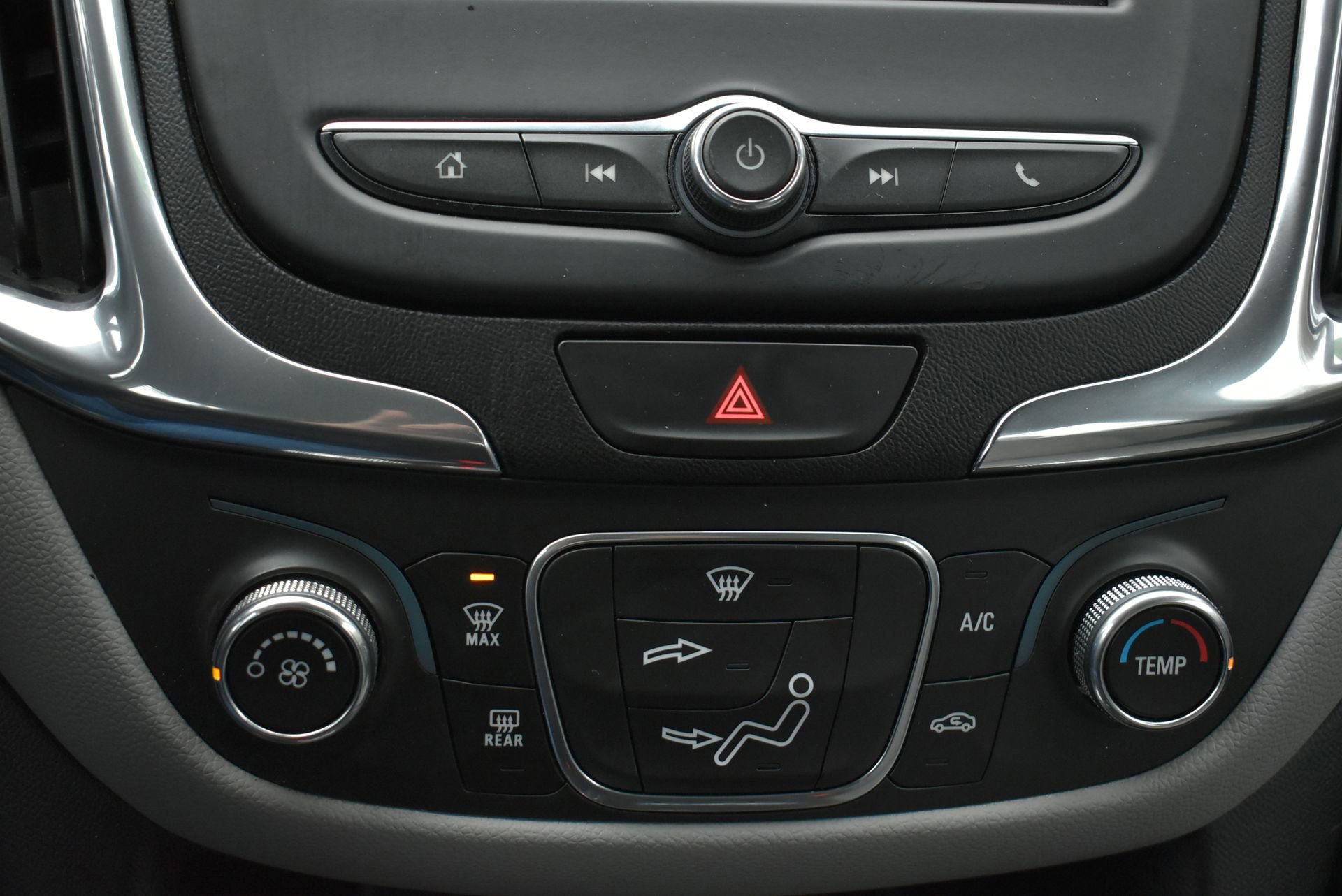 Used 2020 Chevrolet Equinox LS image 26