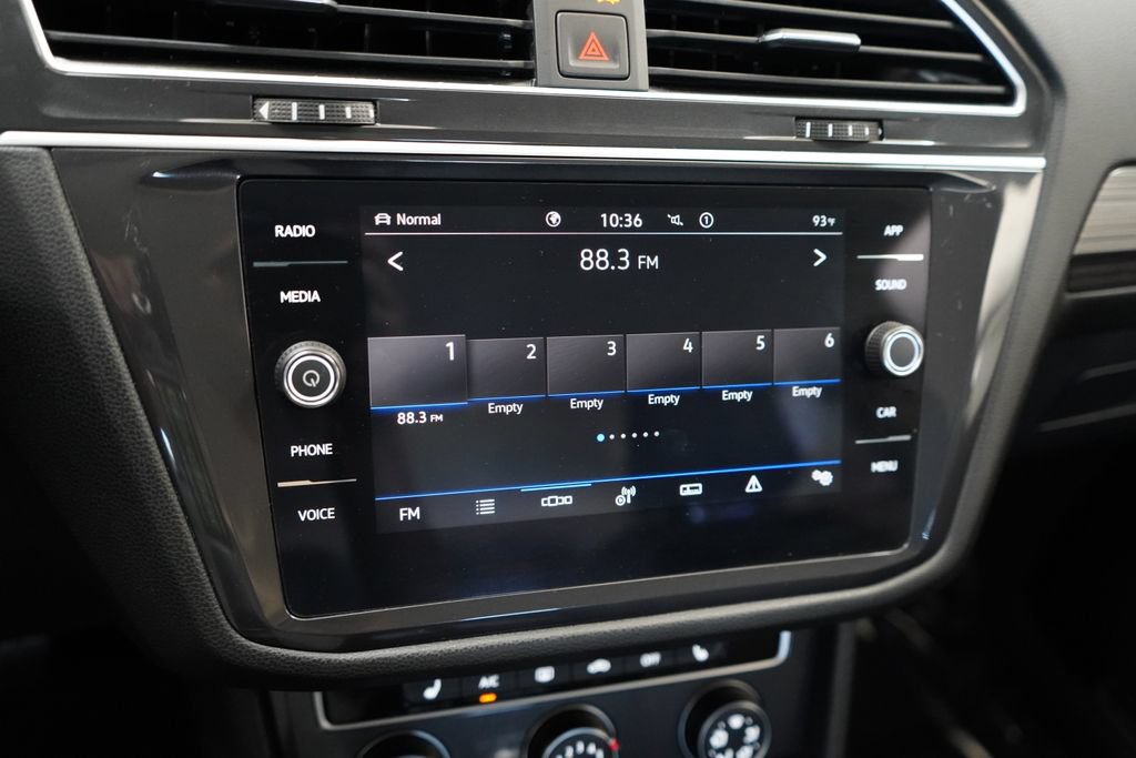 Used 2024 Volkswagen Tiguan SE AWD/4WD image 37