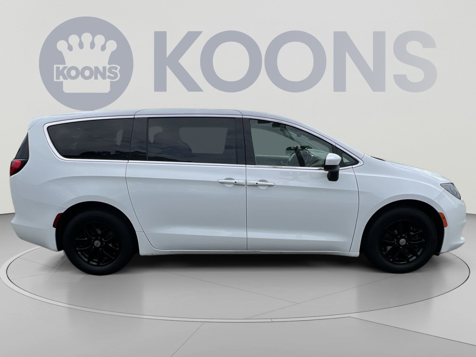 Used 2022 Chrysler Voyager LX FWD image 12