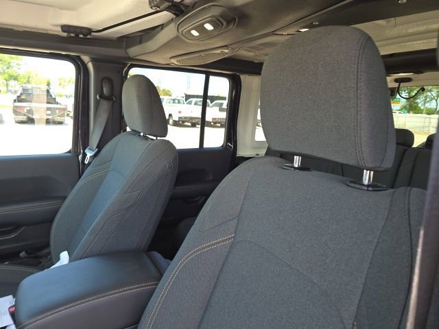 Used 2025 Jeep Wrangler Sahara w/ Safety Group AWD/4WD image 8