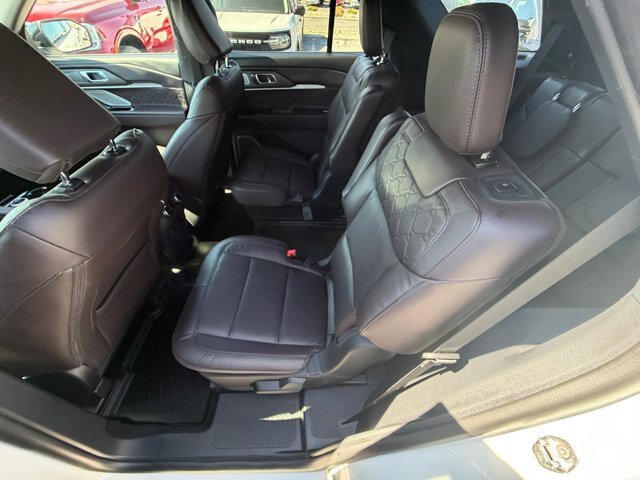 Certified 2025 Ford Explorer Platinum w/ Ultimate Package AWD/4WD image 17