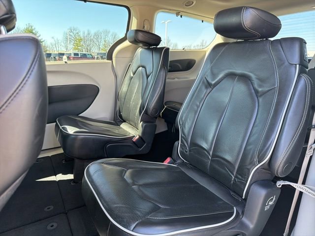 Used 2023 Chrysler Pacifica Limited image 16