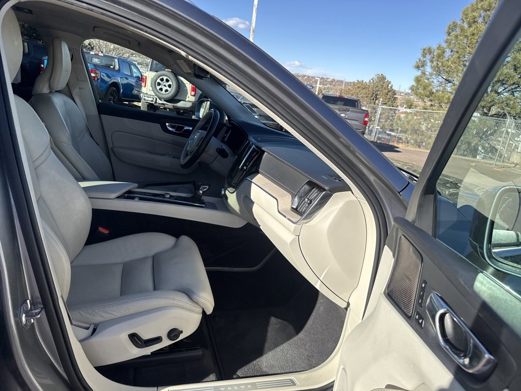 Used 2019 Volvo XC60 T5 Inscription image 27