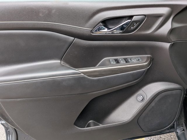 Used 2020 GMC Acadia SLT FWD image 11