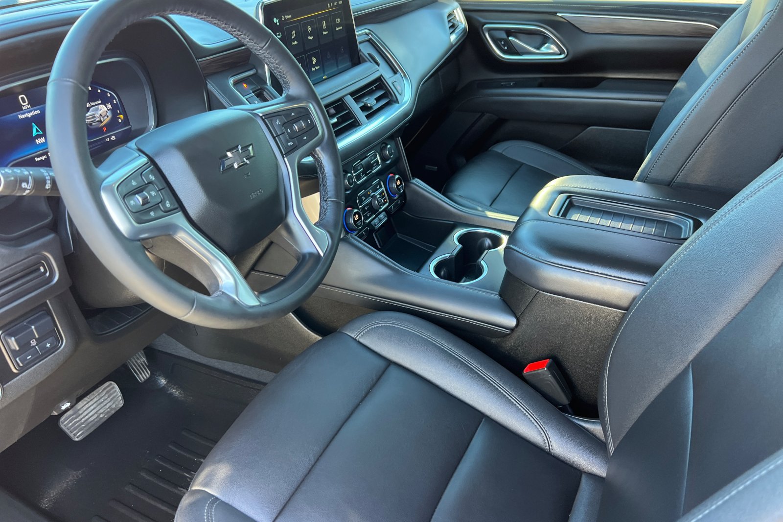 Used 2023 Chevrolet Tahoe Z71 w/ Luxury Package AWD/4WD image 12