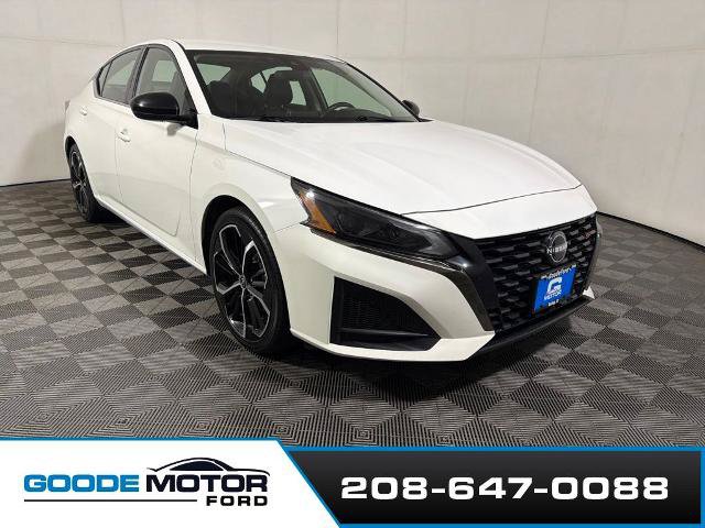 Used 2024 Nissan Altima 2.5 SR FWD image 2