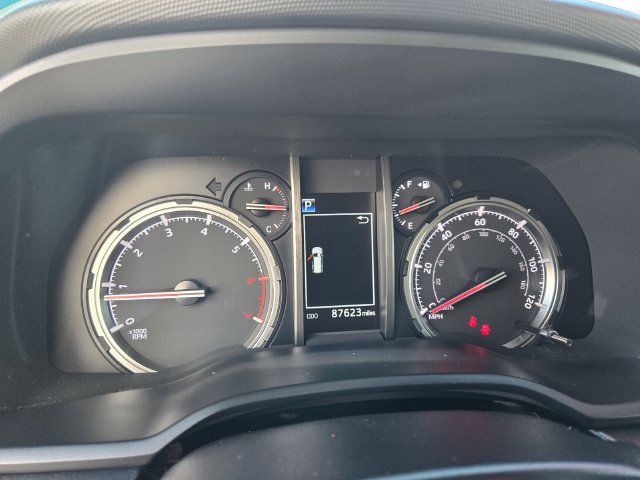 Used 2022 Toyota 4Runner TRD Off-Road Premium AWD/4WD image 18
