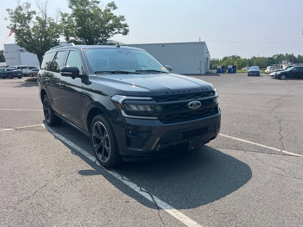 Certified 2023 Ford Expedition Limited AWD/4WD image 3
