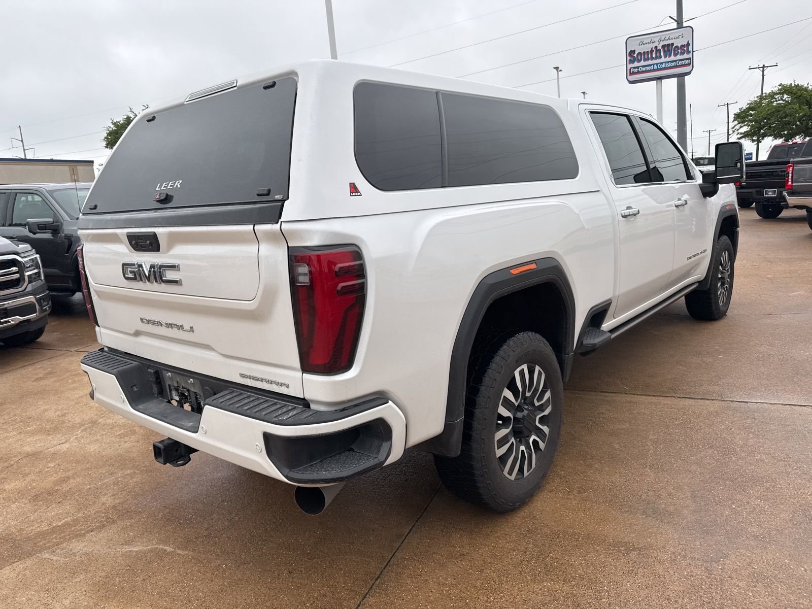 Used 2024 GMC Sierra 2500 Denali Ultimate AWD/4WD image 7