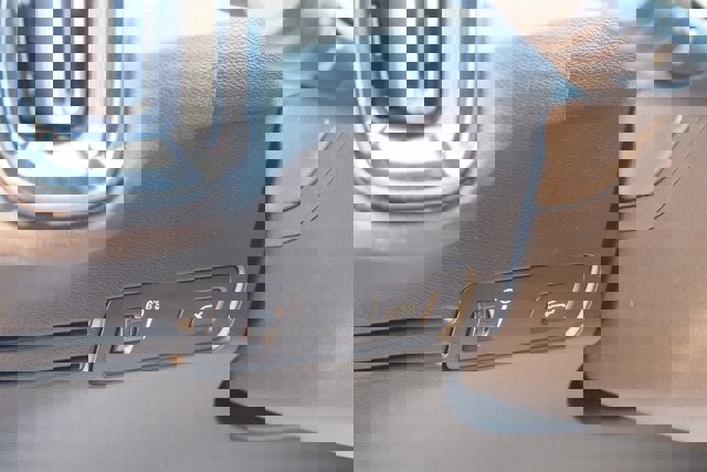 Used 2020 Volvo XC40 T4 Momentum image 20