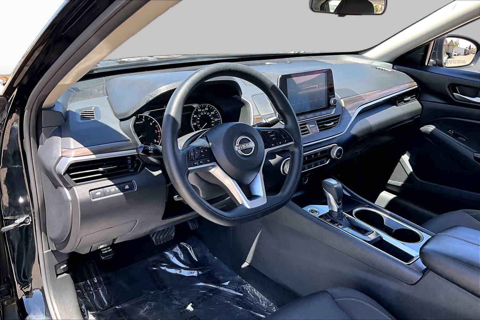 Used 2024 Nissan Altima 2.5 SV FWD image 17