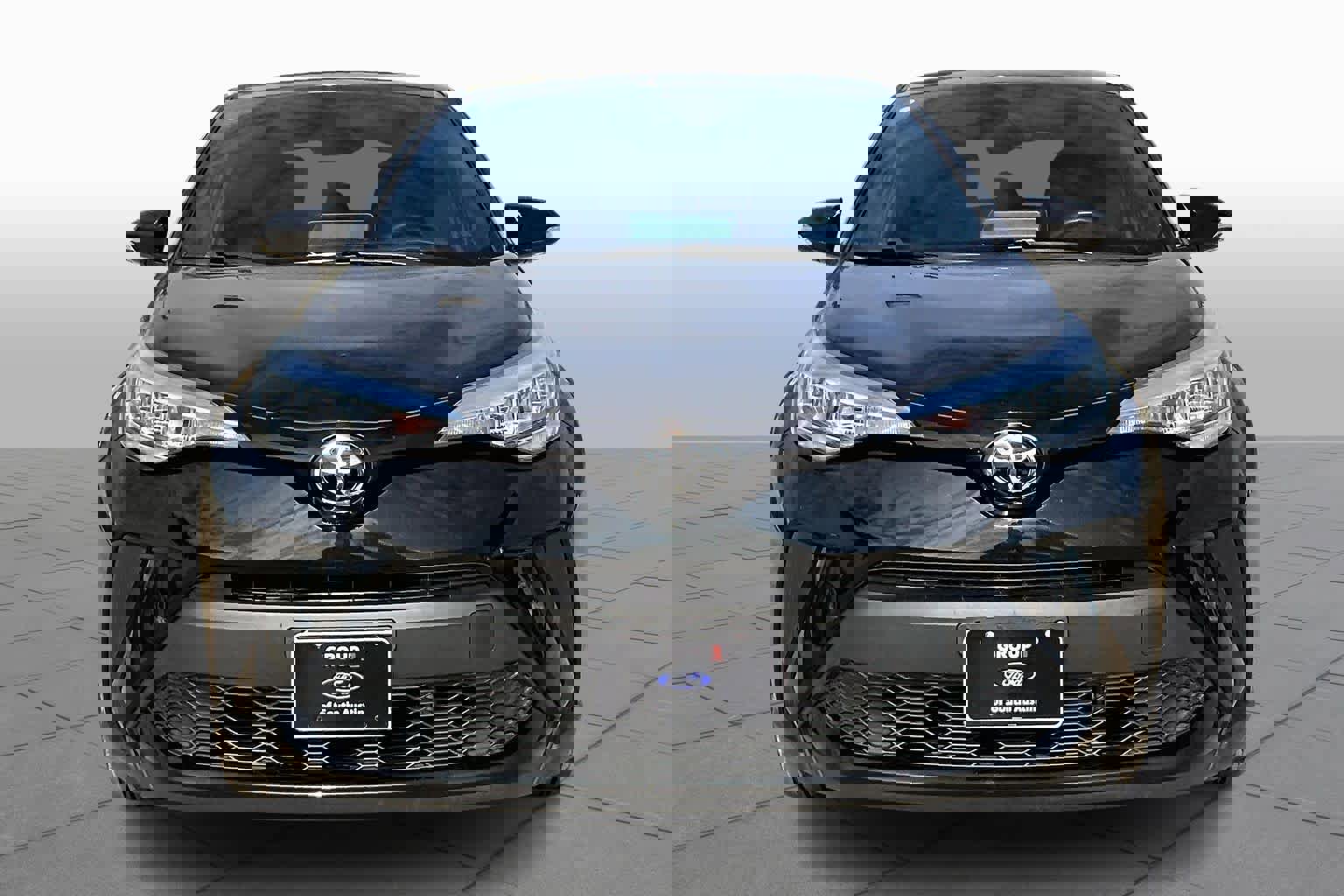 Used 2022 Toyota C-HR XLE image 3