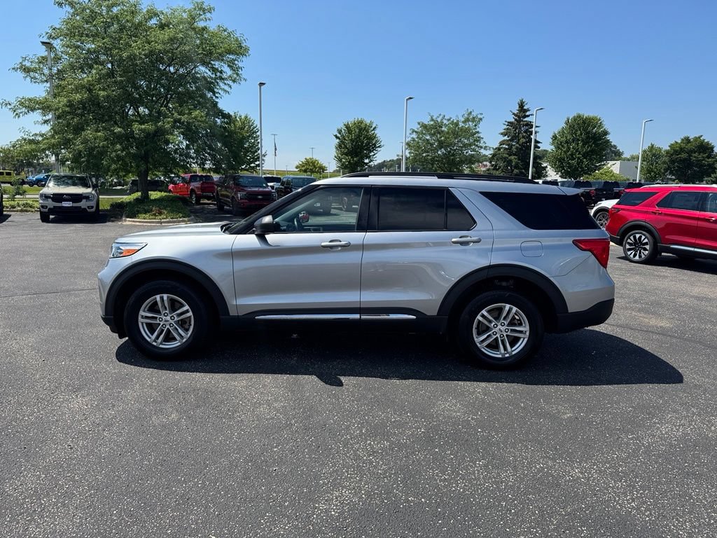 Certified 2024 Ford Explorer XLT w/ Equipment Group 202A AWD/4WD image 4