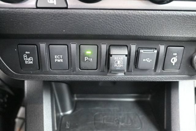 Used 2022 Toyota Tacoma TRD Off-Road w/ TRD Premium Off Road Package AWD/4WD image 13