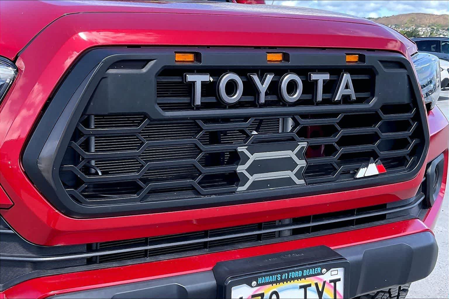 Used 2023 Toyota Tacoma TRD Off-Road w/ Black Out Package (TMS) AWD/4WD image 33