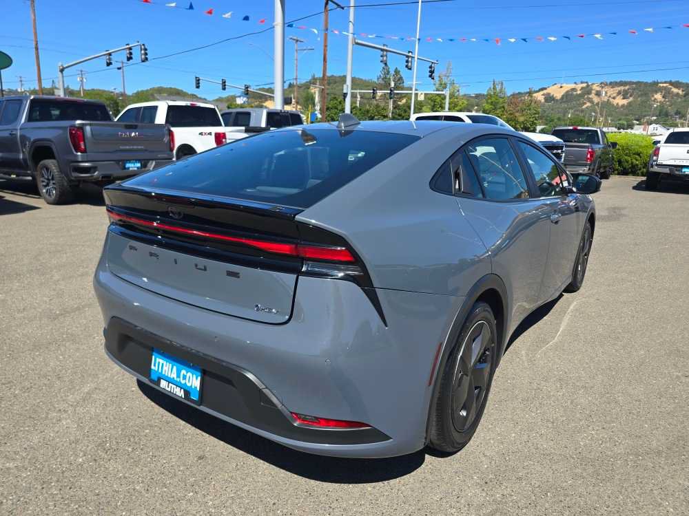 Used 2023 Toyota Prius LE FWD image 5