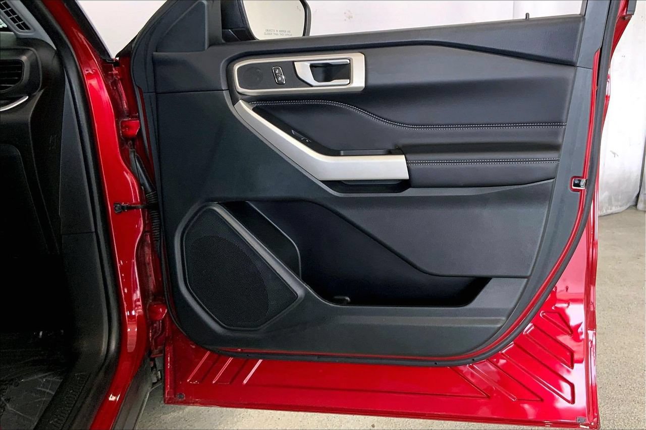 Certified 2023 Ford Explorer XLT RWD image 26