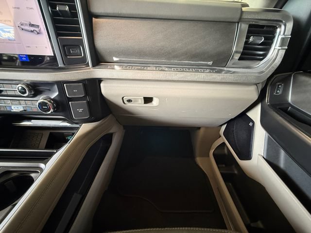 Certified 2025 Ford F350 Platinum w/ Platinum Plus Package AWD/4WD image 23