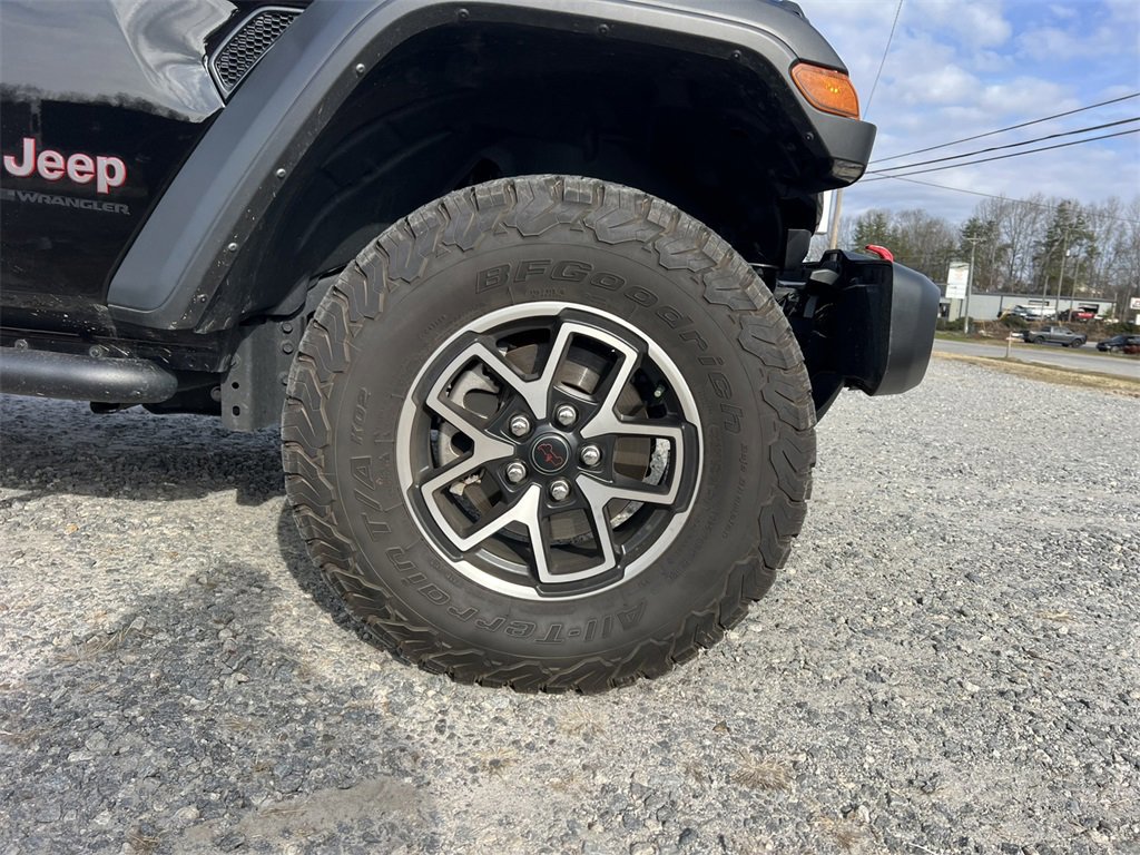 Used 2024 Jeep Wrangler Unlimited Rubicon w/ Technology Group image 11