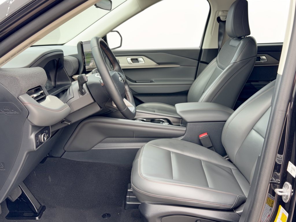 Certified 2025 Ford Explorer Active w/ Active Comfort Package AWD/4WD image 5