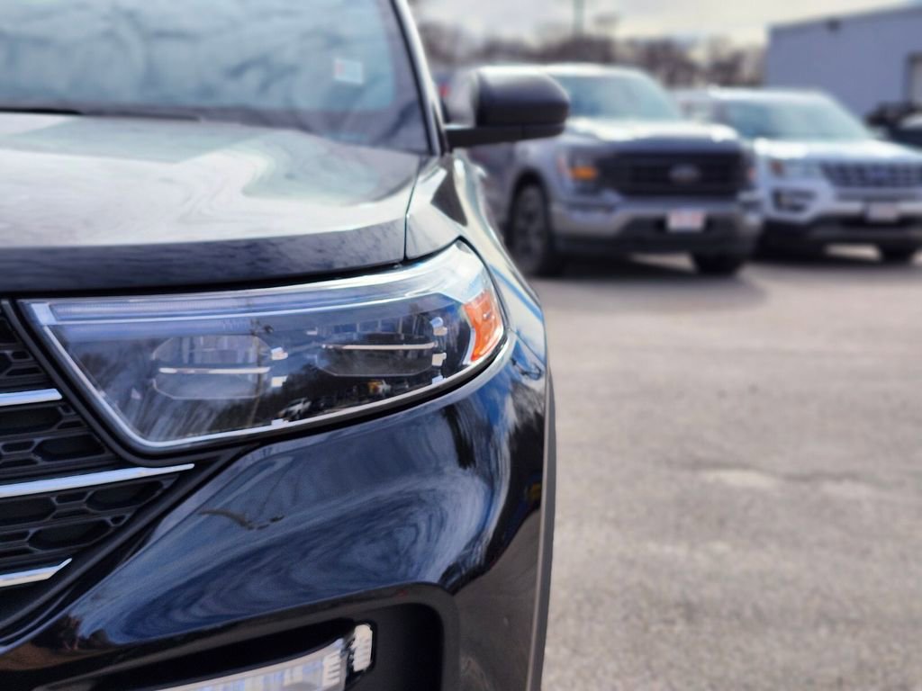 Certified 2022 Ford Explorer XLT w/ Equipment Group 202A image 10