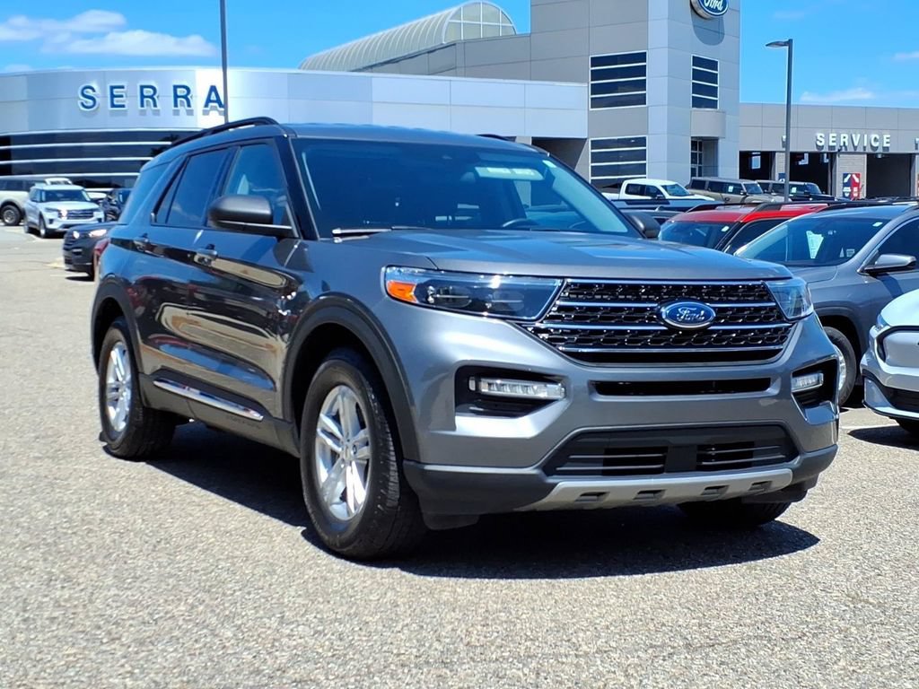 Certified 2021 Ford Explorer XLT w/ Equipment Group 202A AWD/4WD image 3