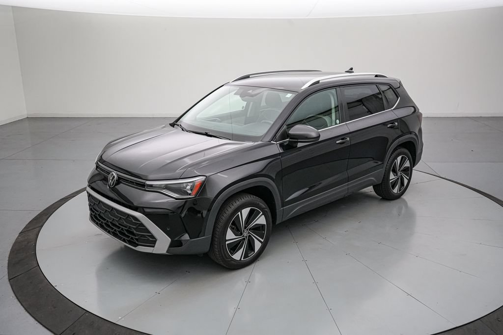 Used 2025 Volkswagen Taos SE AWD/4WD image 8