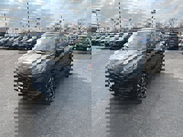 Certified 2022 Ford Escape SE w/ SE Sport Appearance Package image 1