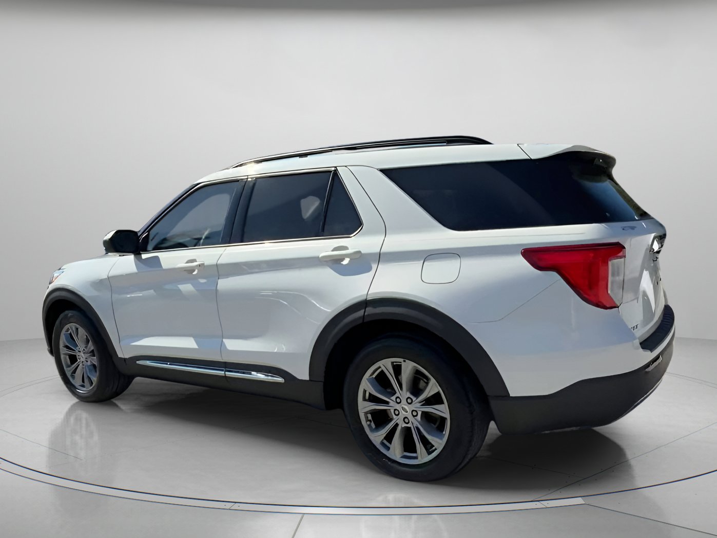 Certified 2022 Ford Explorer XLT w/ Equipment Group 202A image 18