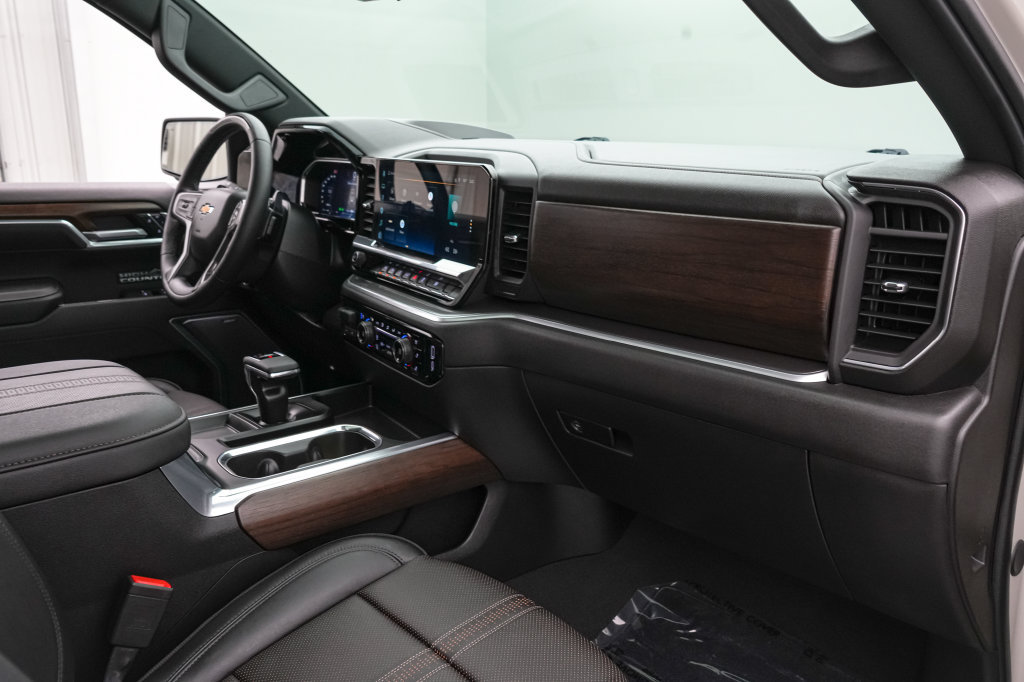 Used 2026 Chevrolet Silverado 1500 High Country AWD/4WD image 24