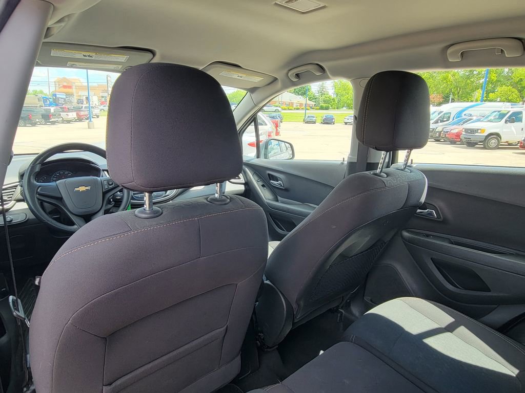 Used 2020 Chevrolet Trax LS FWD image 37