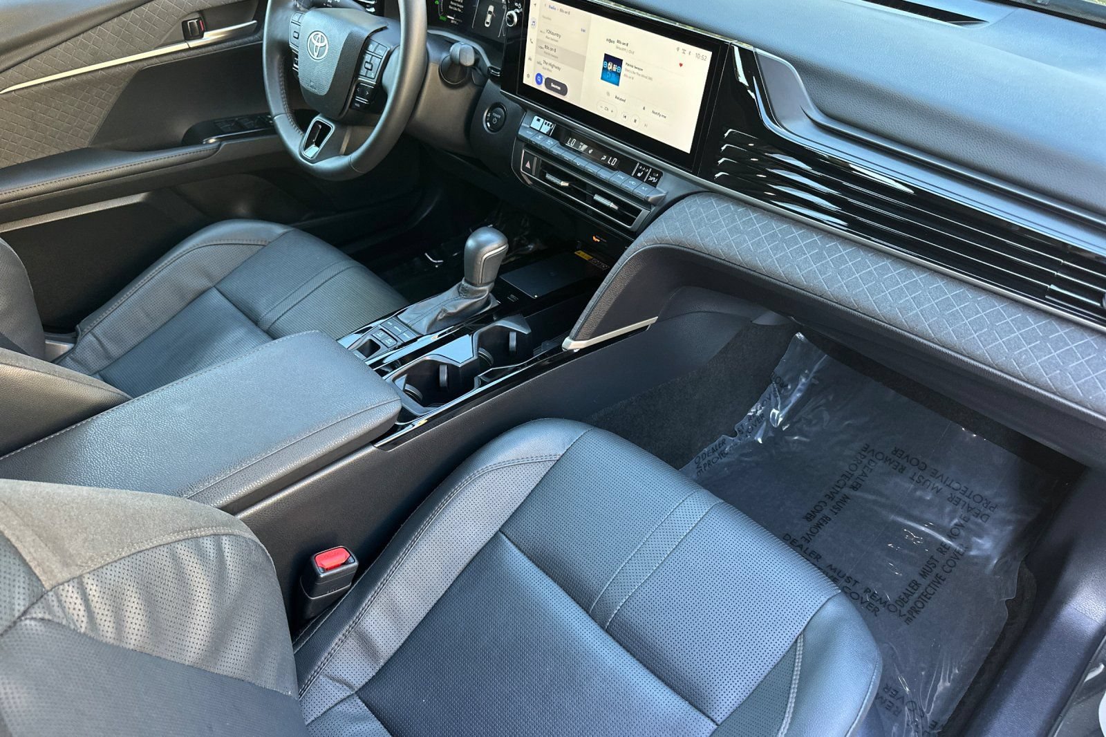 Used 2025 Toyota Camry XLE AWD/4WD image 18