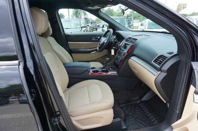 Certified 2017 Ford Explorer FWD image 3