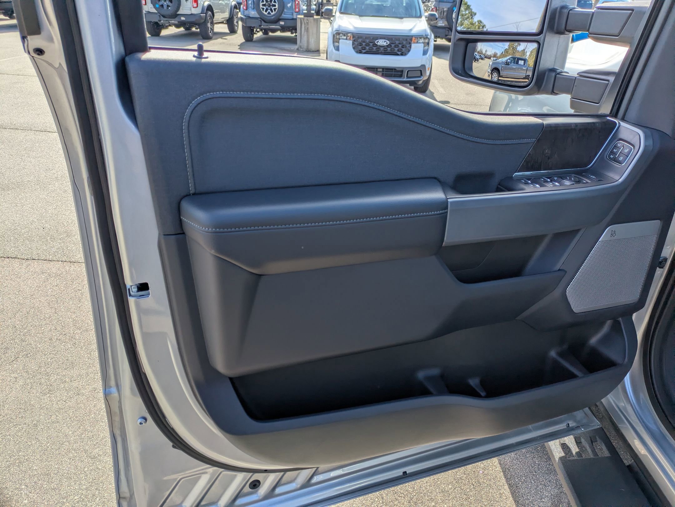 Certified 2024 Ford F350 Lariat w/ Chrome Package image 18