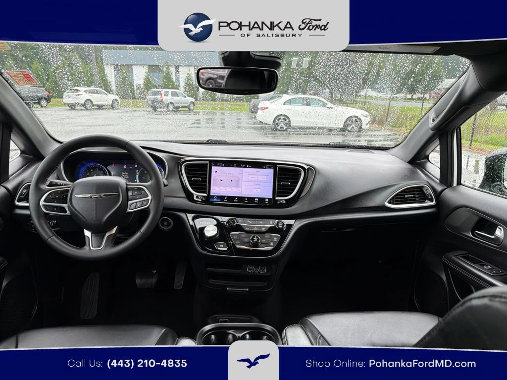 Used 2025 Chrysler Pacifica Select FWD image 8