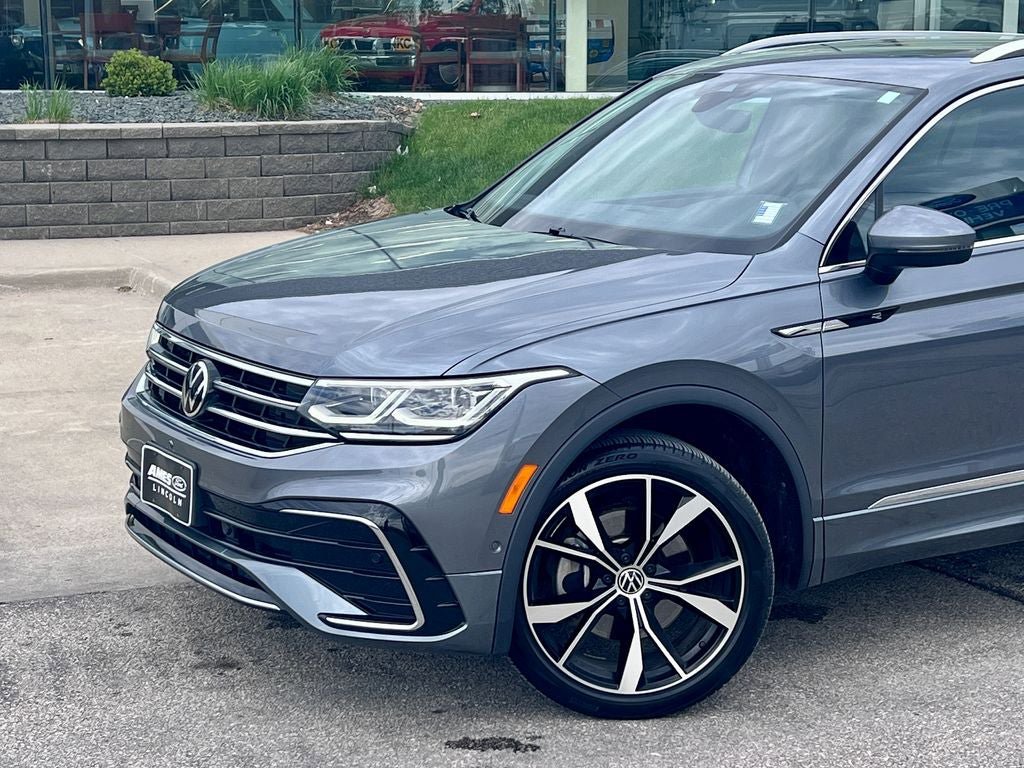 Used 2022 Volkswagen Tiguan SEL R-Line AWD/4WD image 2