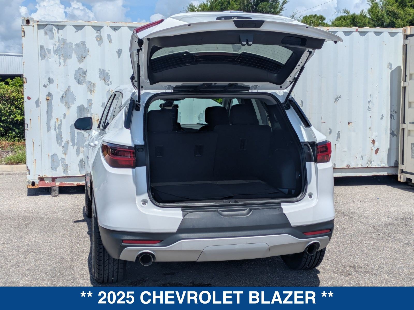 Used 2025 Chevrolet Blazer LT FWD image 14