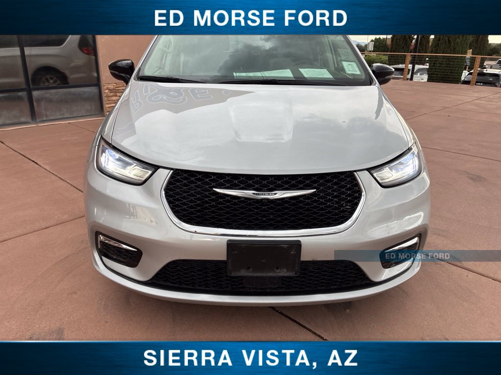 Used 2024 Chrysler Pacifica Touring-L FWD image 12