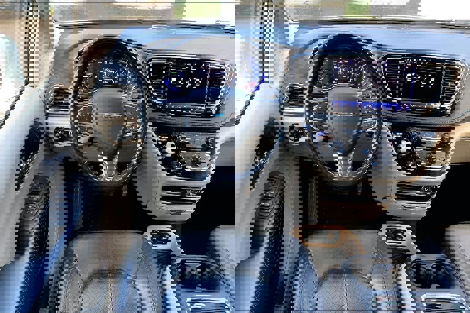 Used 2021 Chrysler Pacifica Touring-L image 16