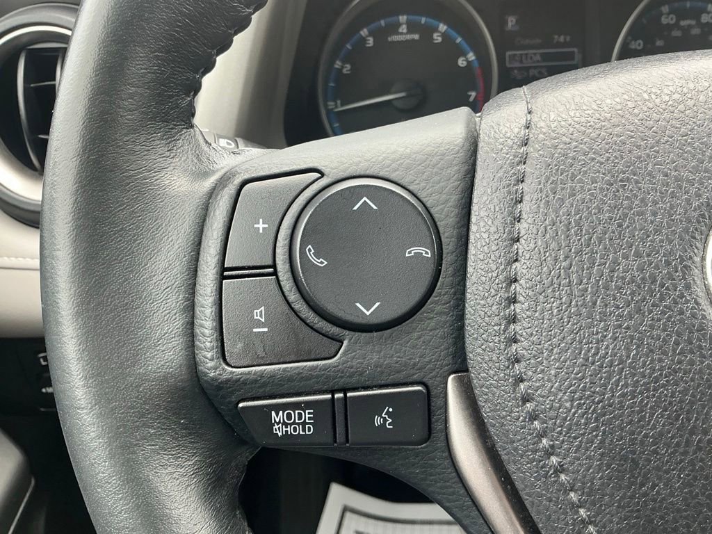 Used 2017 Toyota RAV4 XLE FWD image 29