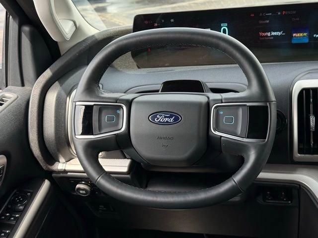 Certified 2025 Ford Expedition Active AWD/4WD image 5