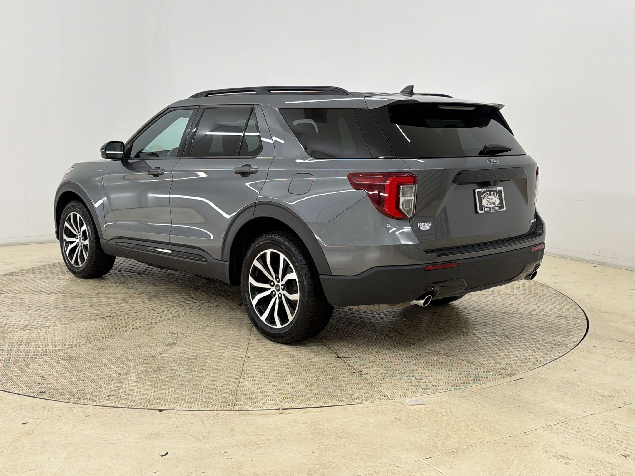 Certified 2023 Ford Explorer ST-Line AWD/4WD image 3