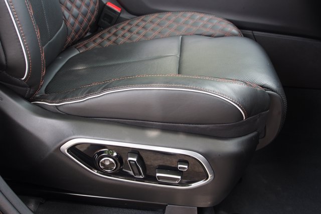 Used 2023 Jeep Grand Cherokee Summit AWD/4WD image 12