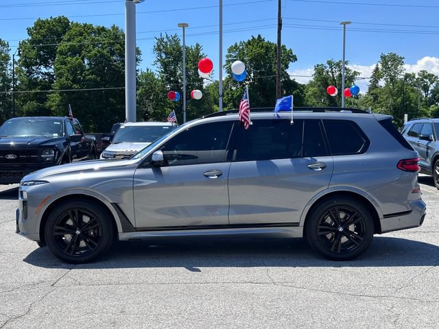 Used 2023 BMW X7 xDrive40i w/ M Sport Package AWD/4WD image 4