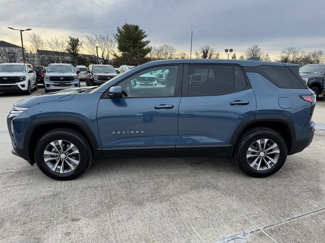 Used 2026 Chevrolet Equinox LT w/ Convenience Package II image 2