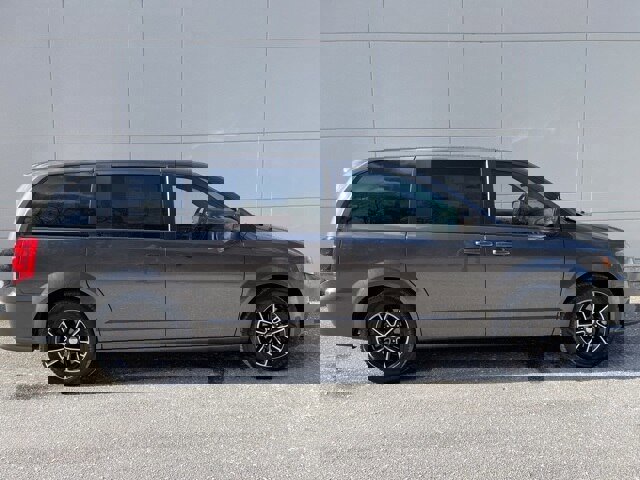 Used 2018 Dodge Grand Caravan SXT w/ Blacktop Package image 5